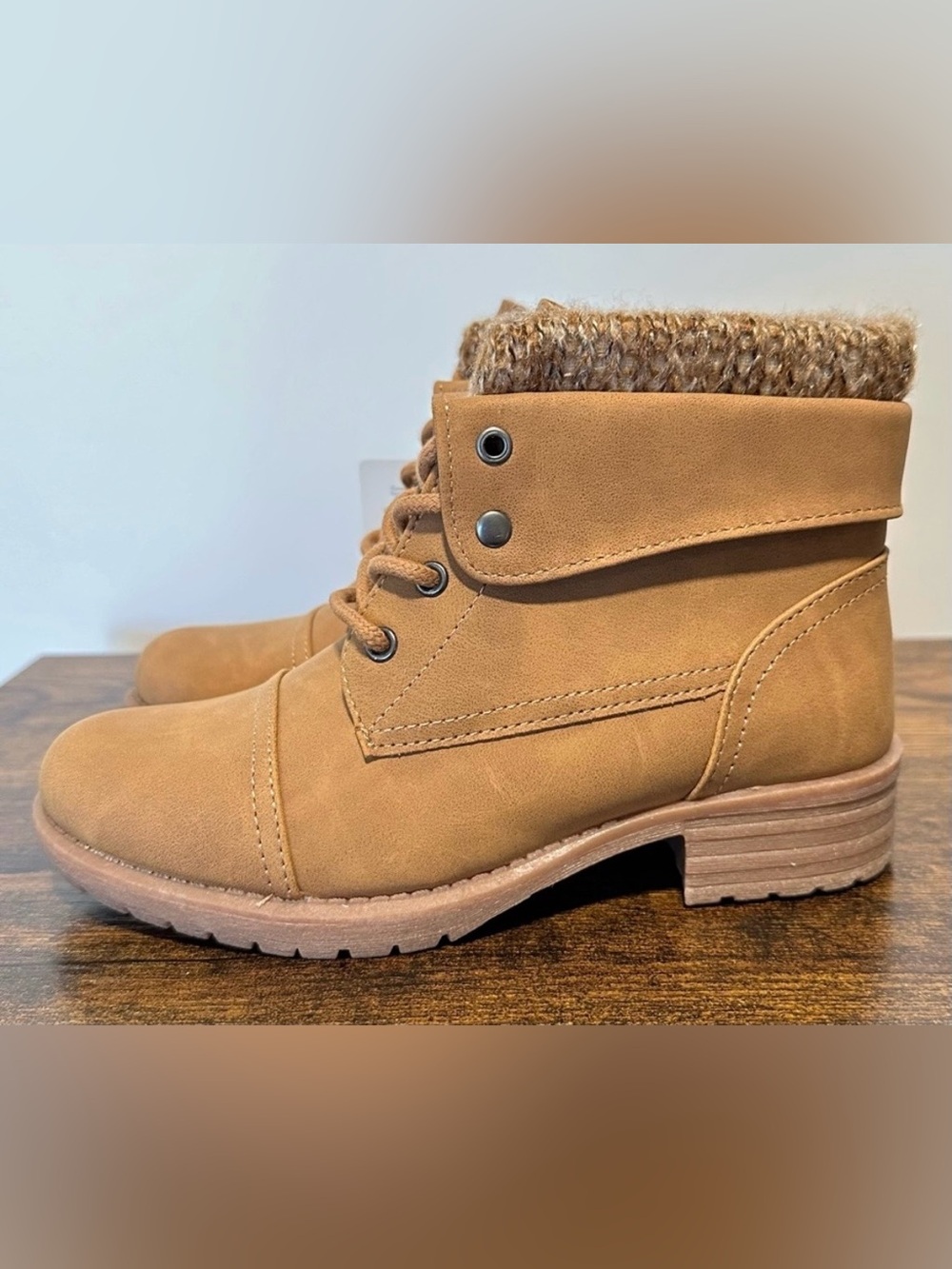 Thereabouts Girls Tan Rylee Hiking Boots NWT Size 2 little girls